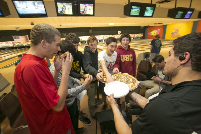 teen pizza party at valley center bowl